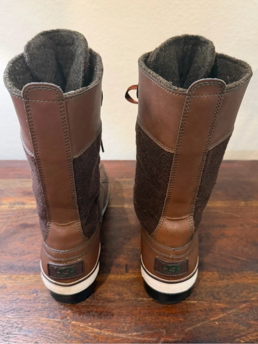UGG Australia Baroness Women's Sz 8 Boots Lace Up Waterproof Winter Rain